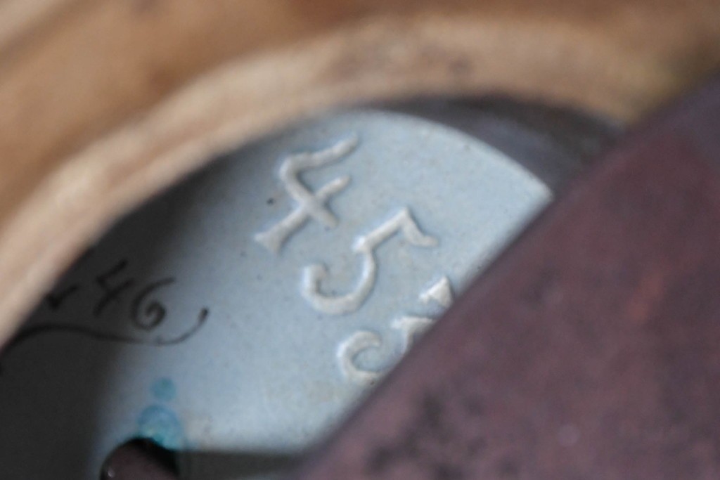 ベルギーアンティーク　Wasmuël(ワスミュエル)社製　真鍮製の装飾と草花の絵付けが優美なマントルピース時計と燭台のセット　(R-086127)