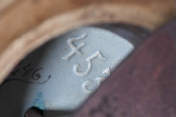 ベルギーアンティーク　Wasmuël(ワスミュエル)社製　真鍮製の装飾と草花の絵付けが優美なマントルピース時計と燭台のセット　(R-086127)