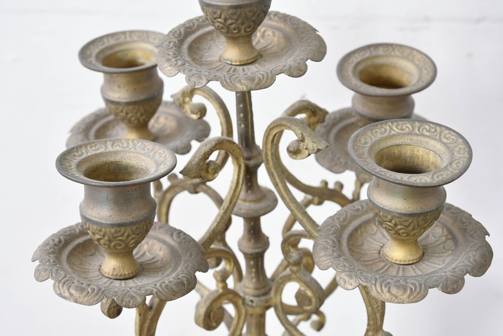 ベルギーアンティーク　Wasmuël(ワスミュエル)社製　真鍮製の装飾と草花の絵付けが優美なマントルピース時計と燭台のセット　(R-086127)