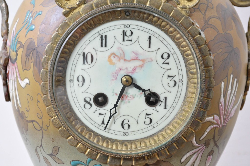 ベルギーアンティーク　Wasmuël(ワスミュエル)社製　真鍮製の装飾と草花の絵付けが優美なマントルピース時計と燭台のセット　(R-086127)