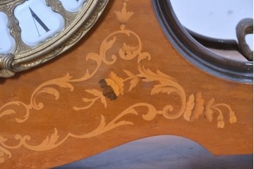 中古　銀座和光取り扱い　イタリア　ARTEM(アルテム)　Hermle(ヘルムレ)　ウエストミンスターチャイム(ゼンマイ式・8日巻き)の象嵌入り置き時計　定価約47万円相当　(R-086128)