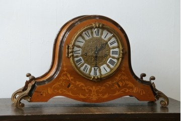 中古　銀座和光取り扱い　イタリア　ARTEM(アルテム)　Hermle(ヘルムレ)　ウエストミンスターチャイム(ゼンマイ式・8日巻き)の象嵌入り置き時計　定価約47万円　(R-086128)