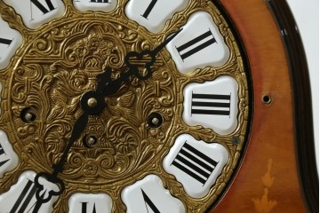 中古　銀座和光取り扱い　イタリア　ARTEM(アルテム)　Hermle(ヘルムレ)　ウエストミンスターチャイム(ゼンマイ式・8日巻き)の象嵌入り置き時計　定価約47万円　(R-086128)