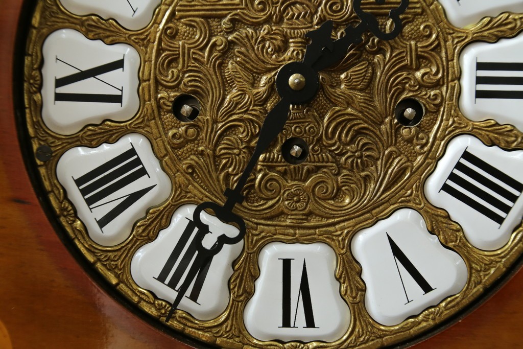 中古　銀座和光取り扱い　イタリア　ARTEM(アルテム)　Hermle(ヘルムレ)　ウエストミンスターチャイム(ゼンマイ式・8日巻き)の象嵌入り置き時計　定価約47万円　(R-086128)