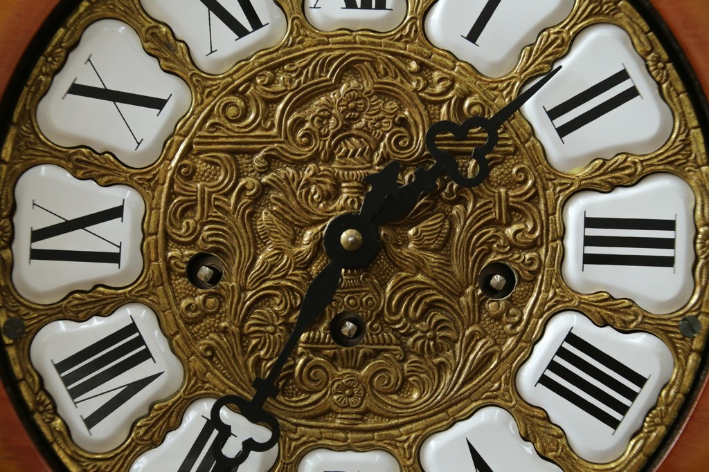 中古　銀座和光取り扱い　イタリア　ARTEM(アルテム)　Hermle(ヘルムレ)　ウエストミンスターチャイム(ゼンマイ式・8日巻き)の象嵌入り置き時計　定価約47万円　(R-086128)