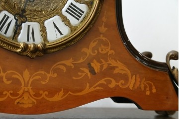 中古　銀座和光取り扱い　イタリア　ARTEM(アルテム)　Hermle(ヘルムレ)　ウエストミンスターチャイム(ゼンマイ式・8日巻き)の象嵌入り置き時計　定価約47万円　(R-086128)