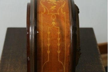 中古　銀座和光取り扱い　イタリア　ARTEM(アルテム)　Hermle(ヘルムレ)　ウエストミンスターチャイム(ゼンマイ式・8日巻き)の象嵌入り置き時計　定価約47万円　(R-086128)