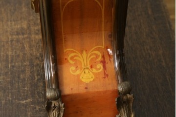 中古　銀座和光取り扱い　イタリア　ARTEM(アルテム)　Hermle(ヘルムレ)　ウエストミンスターチャイム(ゼンマイ式・8日巻き)の象嵌入り置き時計　定価約47万円　(R-086128)
