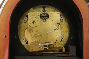 中古　銀座和光取り扱い　イタリア　ARTEM(アルテム)　Hermle(ヘルムレ)　ウエストミンスターチャイム(ゼンマイ式・8日巻き)の象嵌入り置き時計　定価約47万円　(R-086128)