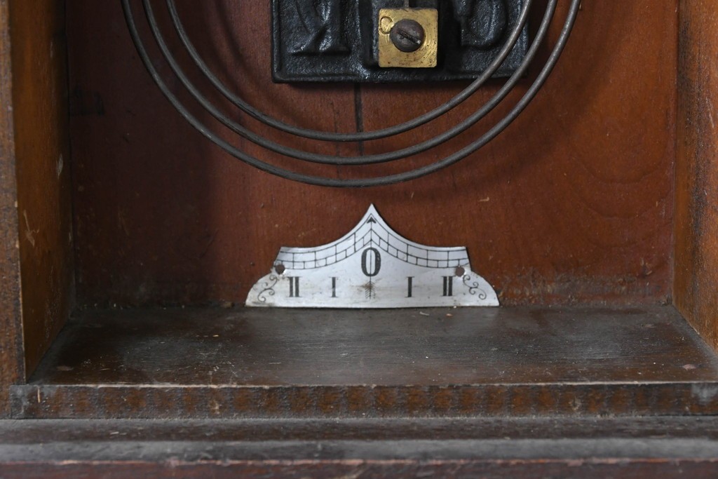 和製アンティーク　大正期　横浜エムズイ商会　TRADE(Z)MARK(トレードマーク)　彫刻装飾がアクセントの掛け時計　(R-086130)