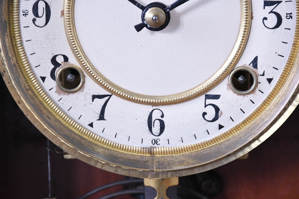 和製アンティーク　大正期　横浜エムズイ商会　TRADE(Z)MARK(トレードマーク)　彫刻装飾がアクセントの掛け時計　(R-086130)