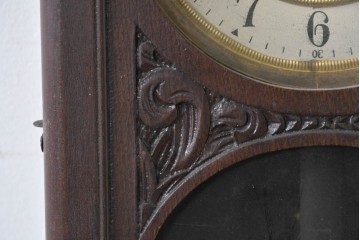 和製アンティーク　大正期　横浜エムズイ商会　TRADE(Z)MARK(トレードマーク)　彫刻装飾がアクセントの掛け時計　(R-086130)