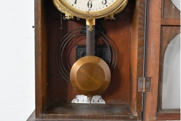 和製アンティーク　大正期　横浜エムズイ商会　TRADE(Z)MARK(トレードマーク)　彫刻装飾がアクセントの掛け時計　(R-086130)