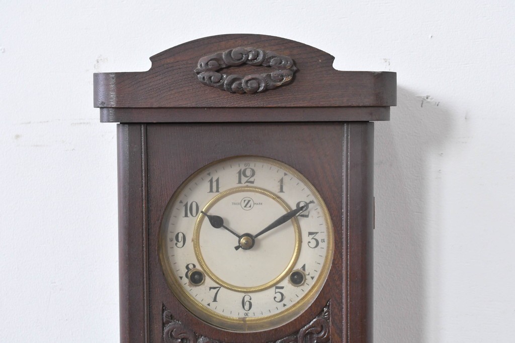 和製アンティーク　大正期　横浜エムズイ商会　TRADE(Z)MARK(トレードマーク)　彫刻装飾がアクセントの掛け時計　(R-086130)