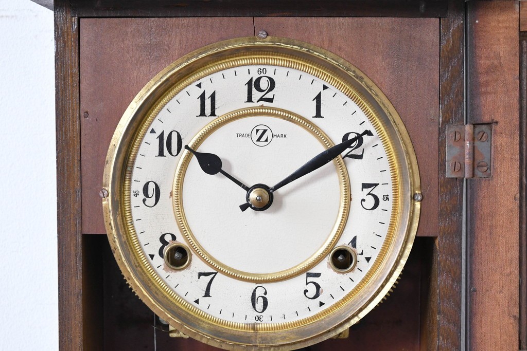 和製アンティーク　大正期　横浜エムズイ商会　TRADE(Z)MARK(トレードマーク)　彫刻装飾がアクセントの掛け時計　(R-086130)