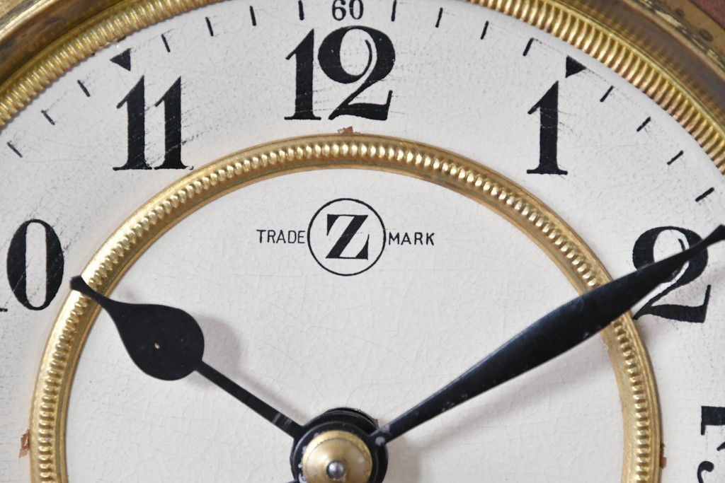 和製アンティーク　大正期　横浜エムズイ商会　TRADE(Z)MARK(トレードマーク)　彫刻装飾がアクセントの掛け時計　(R-086130)