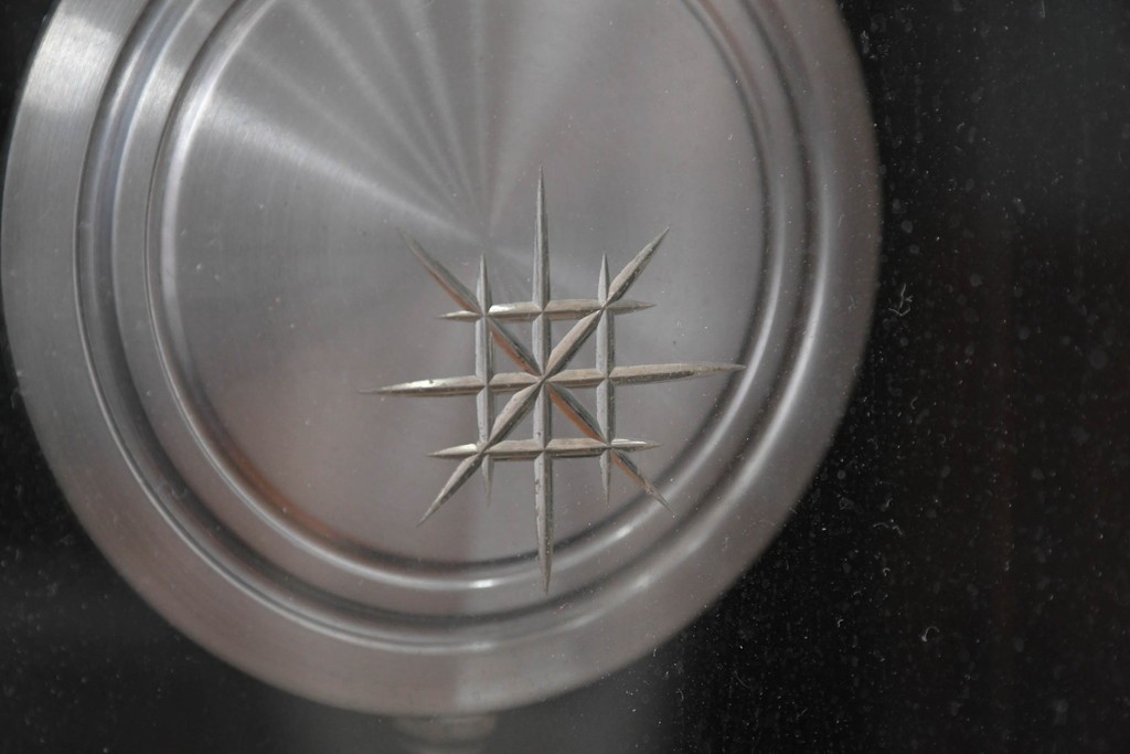 和製アンティーク　Meiji(明治時計社)　彫刻装飾が映える縦長の掛け時計　(R-086133)