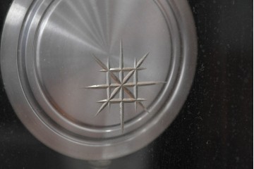 和製アンティーク　Meiji(明治時計社)　彫刻装飾が映える縦長の掛け時計　(R-086133)