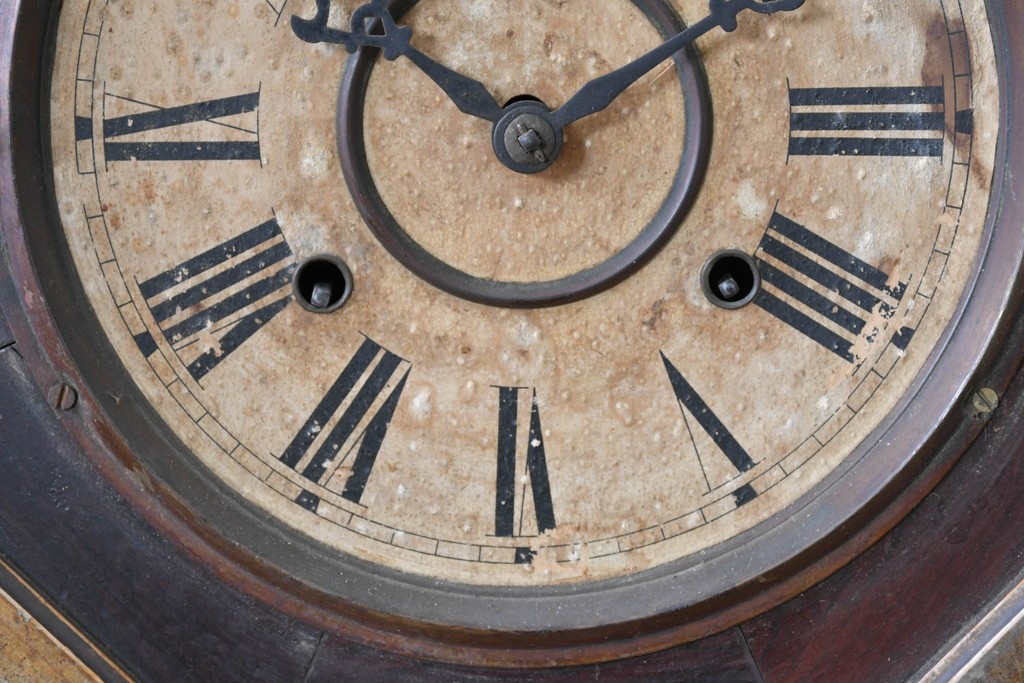 アメリカアンティーク　WATERBURY CLOCK CO.(ウォーターベリー)　使い古した風合いが味わい深い八角振り子時計　(R-086134)