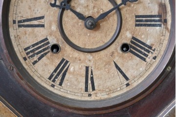 アメリカアンティーク　WATERBURY CLOCK CO.(ウォーターベリー)　使い古した風合いが味わい深い八角振り子時計　(R-086134)