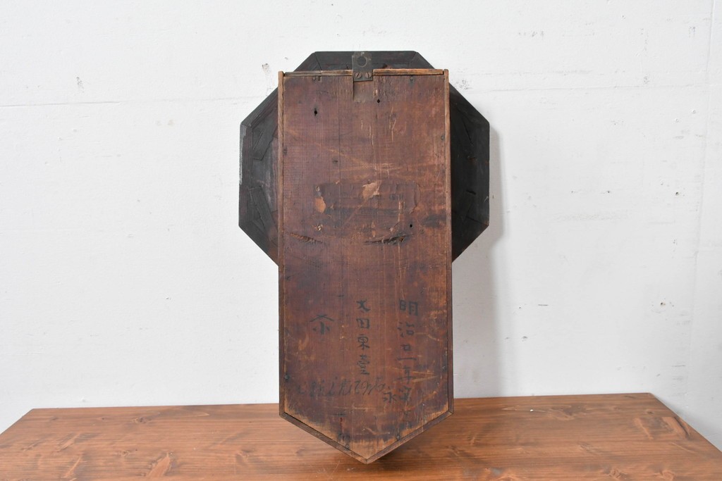 アメリカアンティーク　WATERBURY CLOCK CO.(ウォーターベリー)　使い古した風合いが味わい深い八角振り子時計　(R-086134)