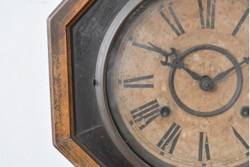 アメリカアンティーク　WATERBURY CLOCK CO.(ウォーターベリー)　使い古した風合いが味わい深い八角振り子時計　(R-086134)