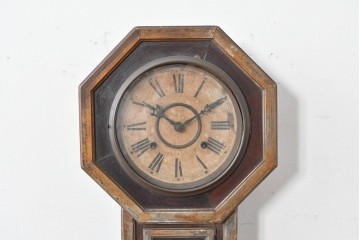 アメリカアンティーク　WATERBURY CLOCK CO.(ウォーターベリー)　使い古した風合いが味わい深い八角振り子時計　(R-086134)