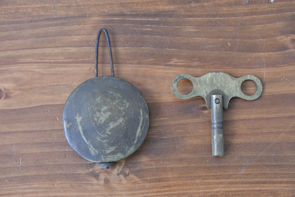 アメリカアンティーク　WATERBURY CLOCK CO.(ウォーターベリー)　使い古した風合いが味わい深い八角振り子時計　(R-086134)