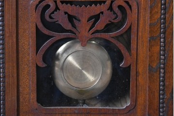 和製アンティーク　クラシカルな装飾彫刻が美しい振り子時計　(R-086138)