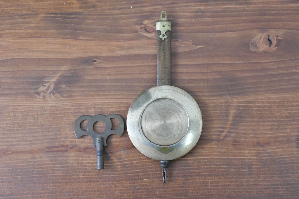 和製アンティーク　クラシカルな装飾彫刻が美しい振り子時計　(R-086138)