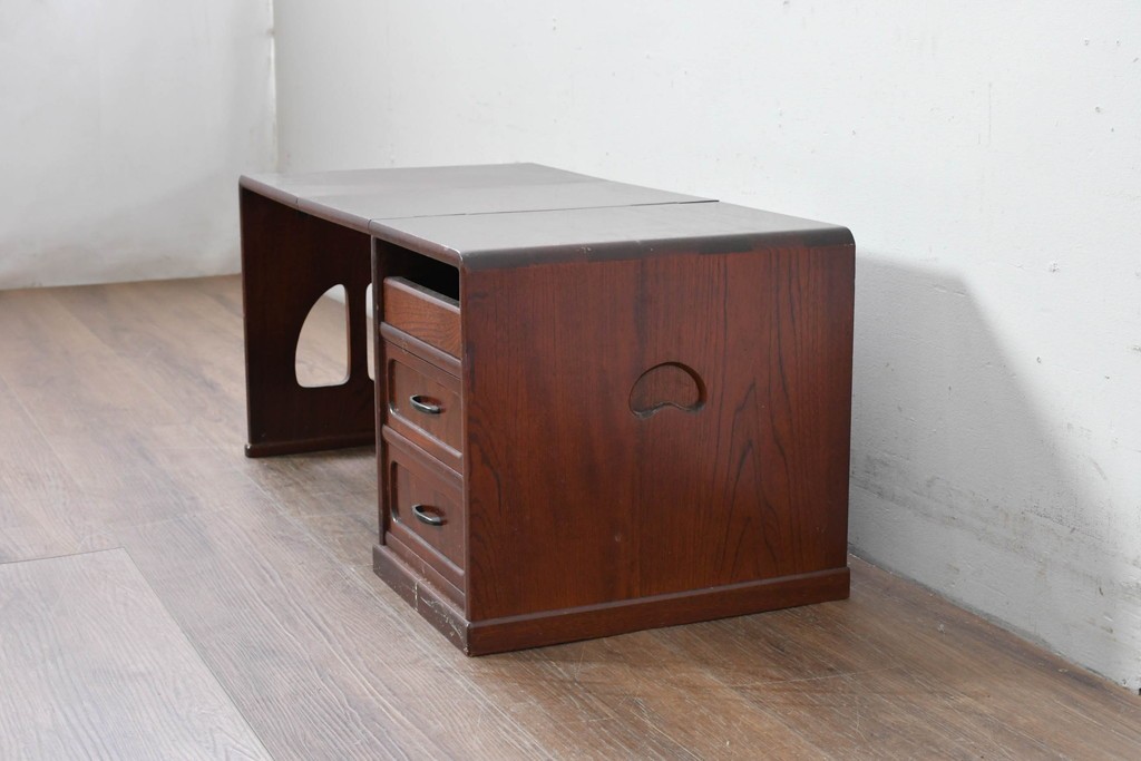 中古　希少な廃番品　欅(ケヤキ)材　コンパクトにまとまる折り畳み式文机　(R-086142)