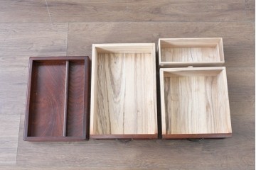 中古　希少な廃番品　欅(ケヤキ)材　コンパクトにまとまる折り畳み式文机　(R-086142)