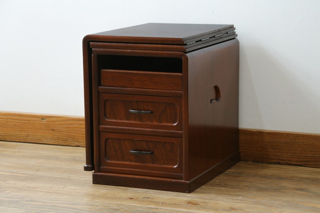 中古　希少な廃番品　欅(ケヤキ)材　コンパクトにまとまる折り畳み式文机　(R-086142)