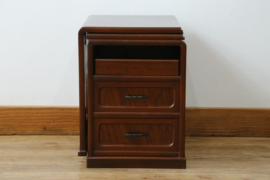 中古　希少な廃番品　欅(ケヤキ)材　コンパクトにまとまる折り畳み式文机　(R-086142)