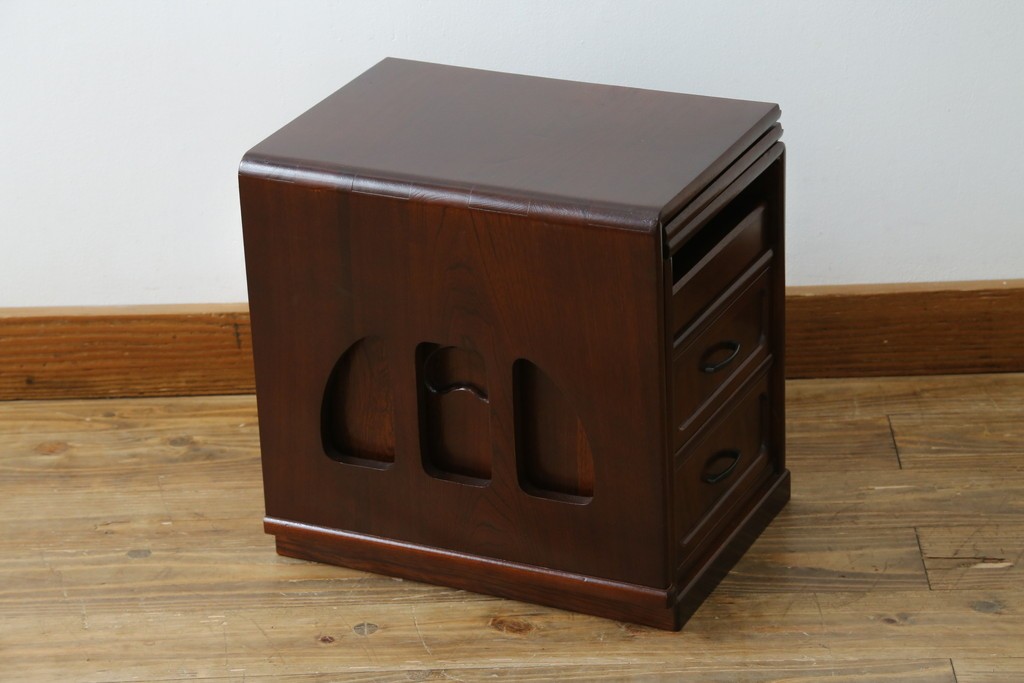 中古　希少な廃番品　欅(ケヤキ)材　コンパクトにまとまる折り畳み式文机　(R-086142)