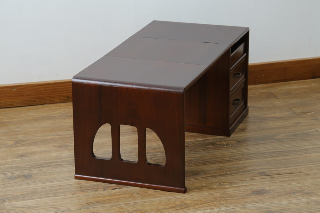 中古　希少な廃番品　欅(ケヤキ)材　コンパクトにまとまる折り畳み式文机　(R-086142)