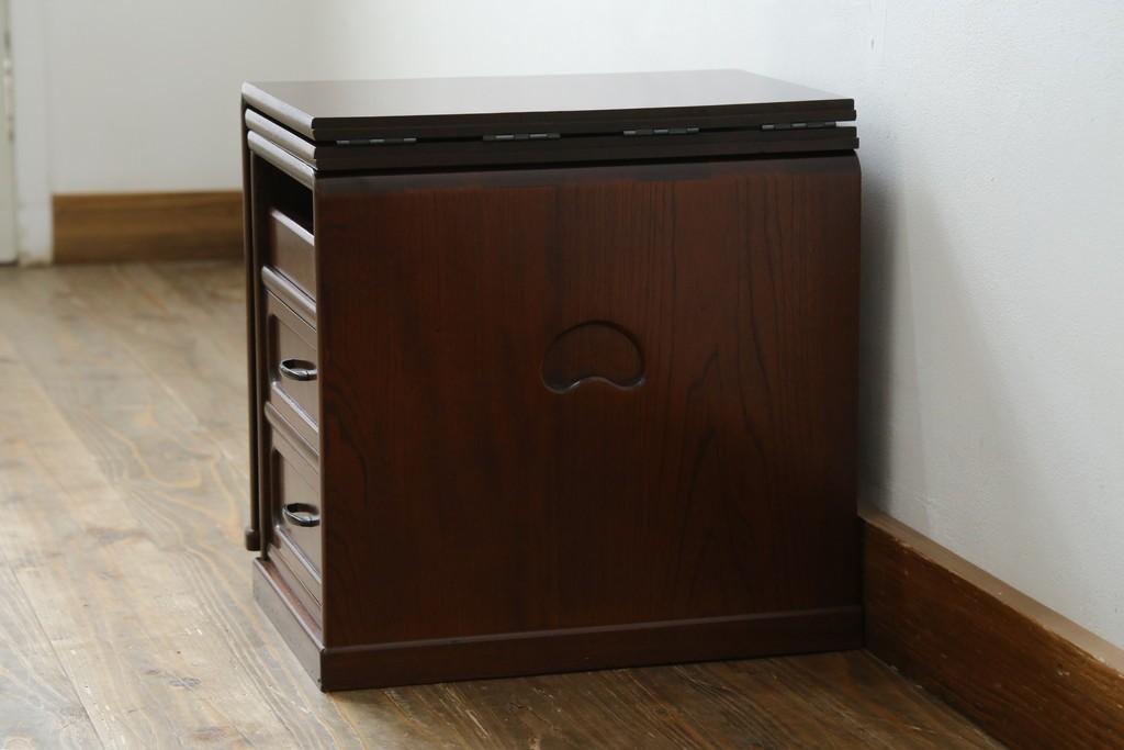 中古　希少な廃番品　欅(ケヤキ)材　コンパクトにまとまる折り畳み式文机　(R-086142)