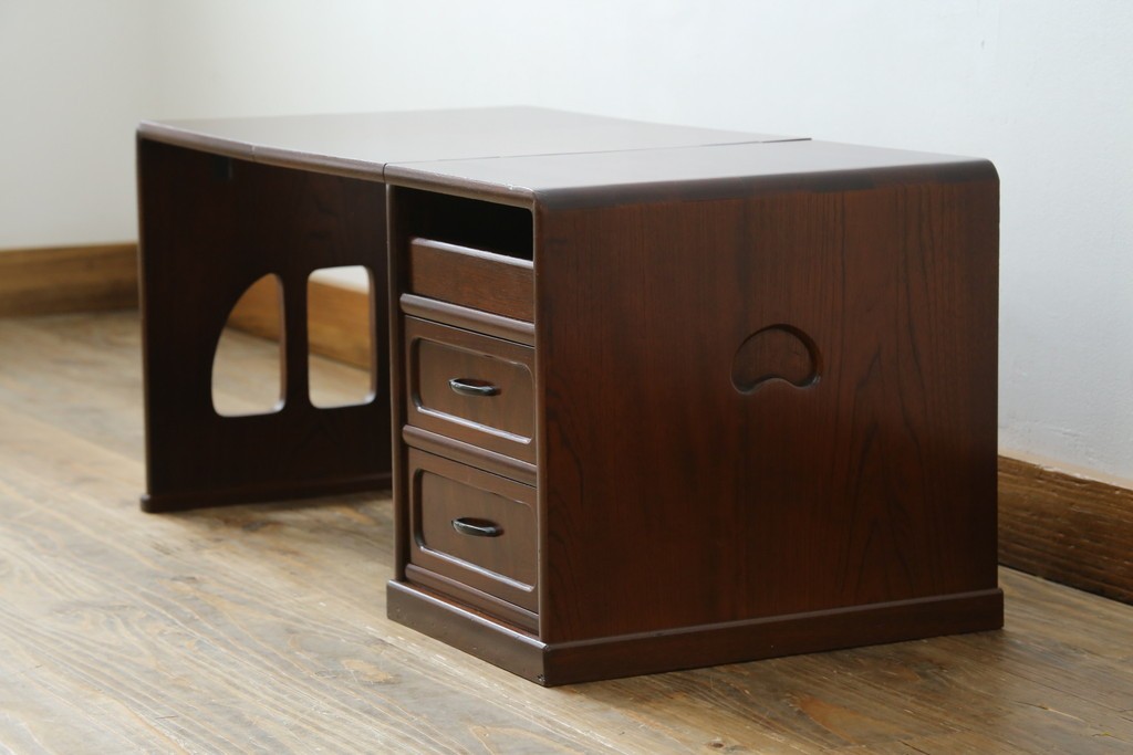 中古　希少な廃番品　欅(ケヤキ)材　コンパクトにまとまる折り畳み式文机　(R-086142)