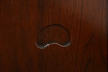 中古　希少な廃番品　欅(ケヤキ)材　コンパクトにまとまる折り畳み式文机　(R-086142)