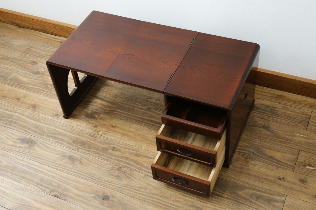 中古　希少な廃番品　欅(ケヤキ)材　コンパクトにまとまる折り畳み式文机　(R-086142)