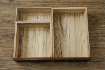 中古　希少な廃番品　欅(ケヤキ)材　コンパクトにまとまる折り畳み式文机　(R-086142)