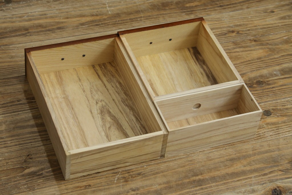 中古　希少な廃番品　欅(ケヤキ)材　コンパクトにまとまる折り畳み式文机　(R-086142)