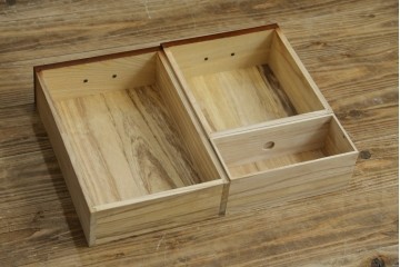 中古　希少な廃番品　欅(ケヤキ)材　コンパクトにまとまる折り畳み式文机　(R-086142)