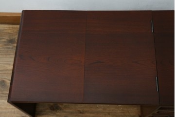 中古　希少な廃番品　欅(ケヤキ)材　コンパクトにまとまる折り畳み式文机　(R-086142)