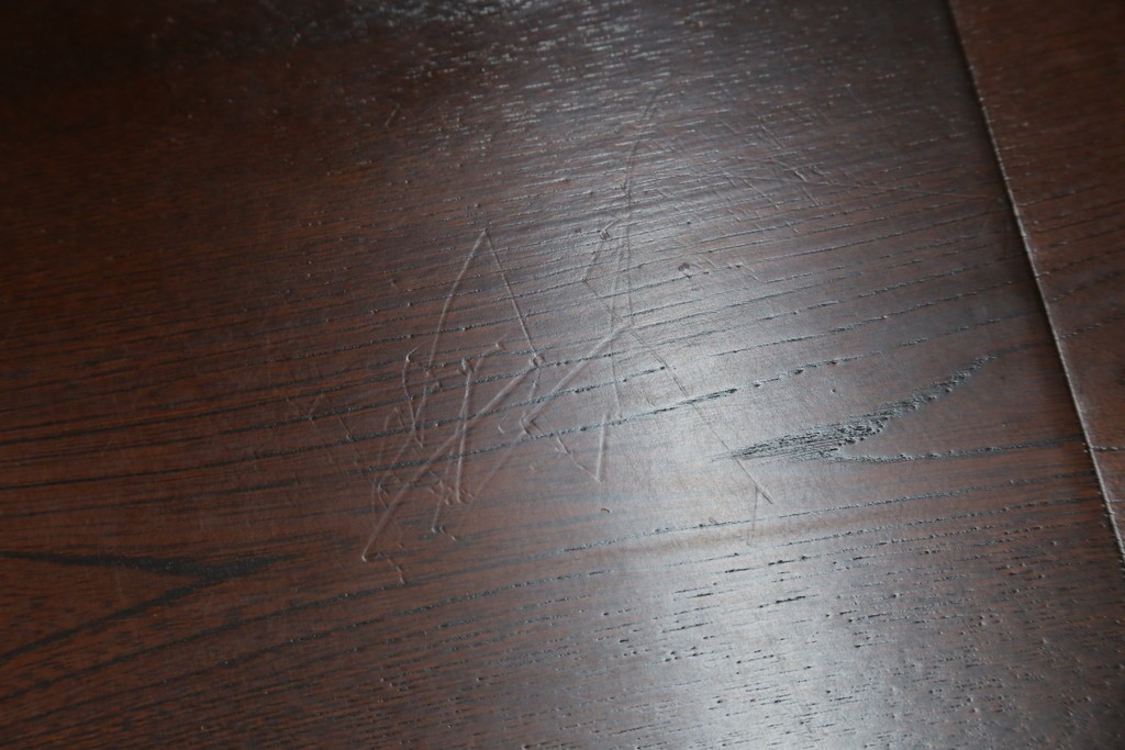 中古　希少な廃番品　欅(ケヤキ)材　コンパクトにまとまる折り畳み式文机　(R-086142)