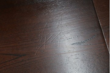 中古　希少な廃番品　欅(ケヤキ)材　コンパクトにまとまる折り畳み式文机　(R-086142)