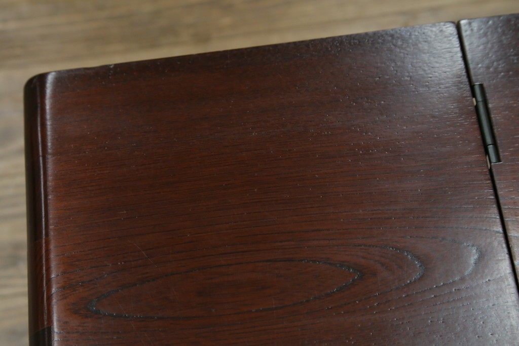 中古　希少な廃番品　欅(ケヤキ)材　コンパクトにまとまる折り畳み式文机　(R-086142)