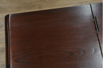 中古　希少な廃番品　欅(ケヤキ)材　コンパクトにまとまる折り畳み式文机　(R-086142)