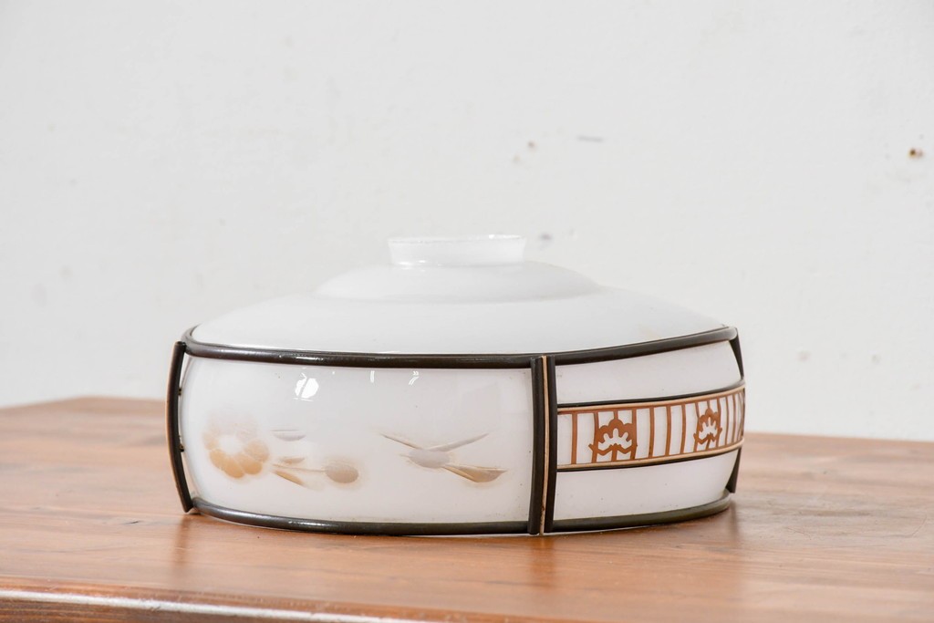 《引っ掛けシーリング式ペンダントライト加工費込み》　和製ヴィンテージ　昭和初期　セルロイド装飾による花文がやさしくあしらわれた照明シェード　(R-086146)