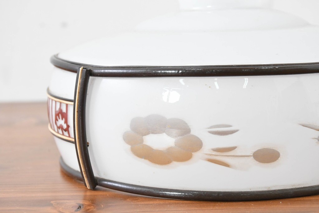 《引っ掛けシーリング式ペンダントライト加工費込み》　和製ヴィンテージ　昭和初期　セルロイド装飾による花文がやさしくあしらわれた照明シェード　(R-086146)